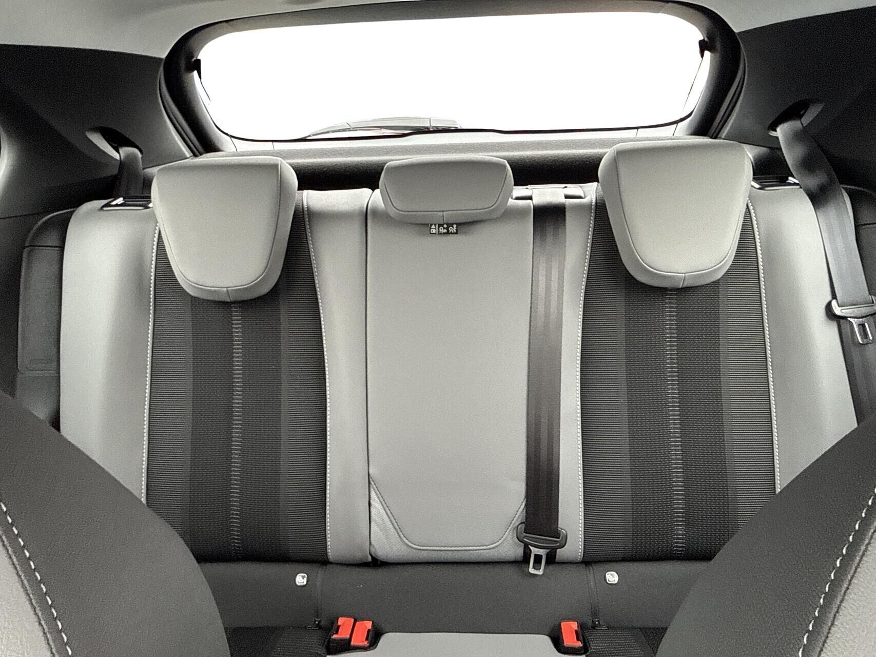 Hvid Opel Mokka-e fra 2024