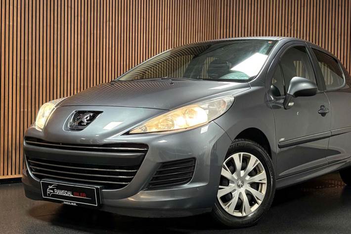 Grå Peugeot 207 fra 2010