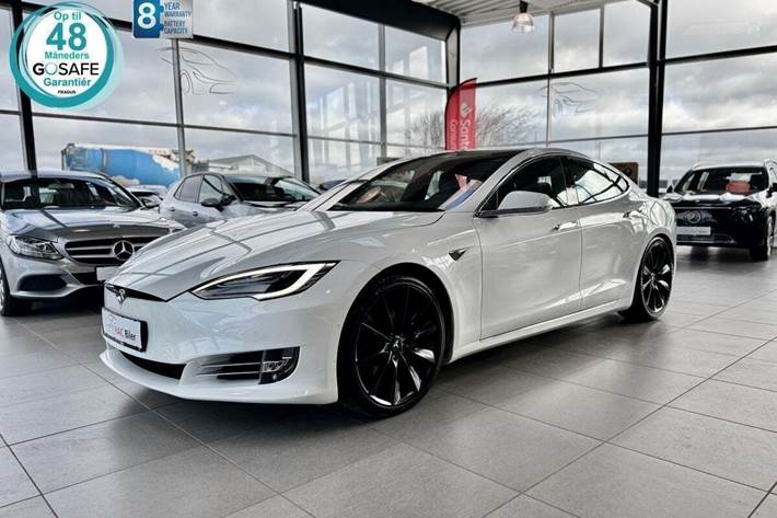 Hvid Tesla Model S fra 2020 set udefra
