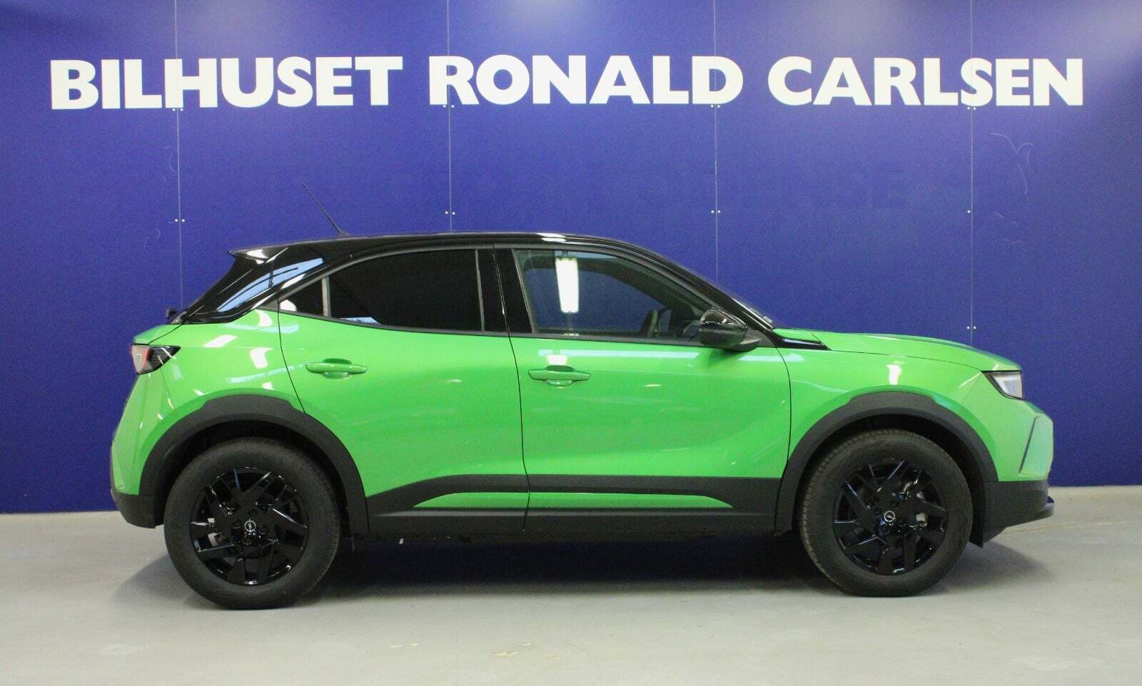 Grøn Opel Mokka-e fra 2023