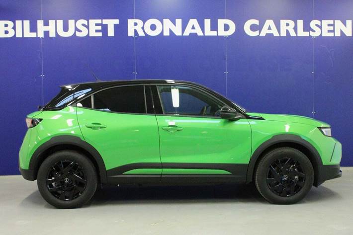 Grøn Opel Mokka-e fra 2023