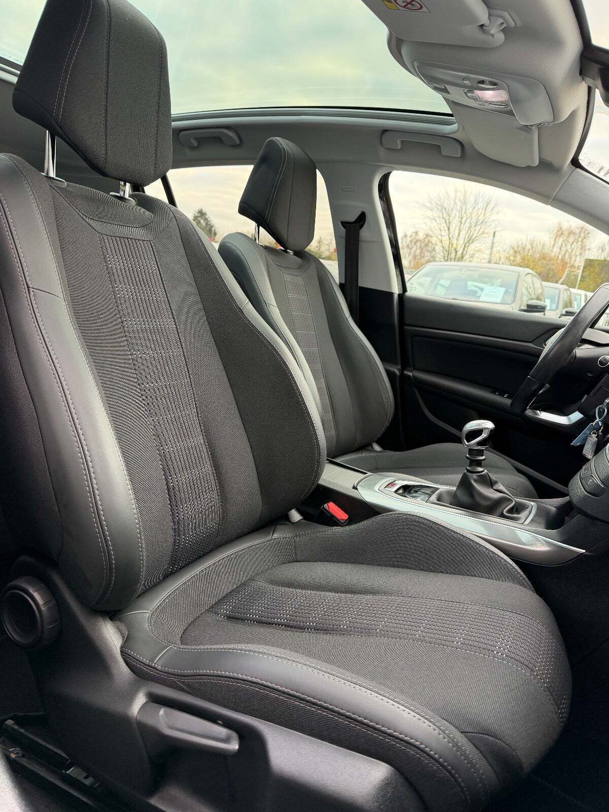 Peugeot 308 1,5 BlueHDi 130 Prestige Sky