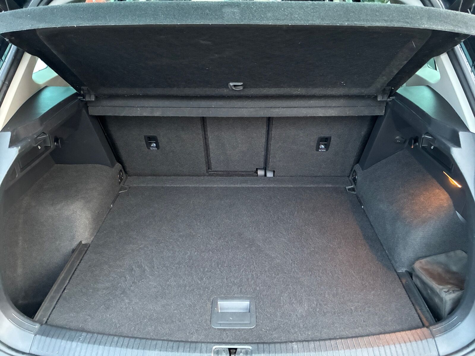 Sort VW Tiguan fra 2019