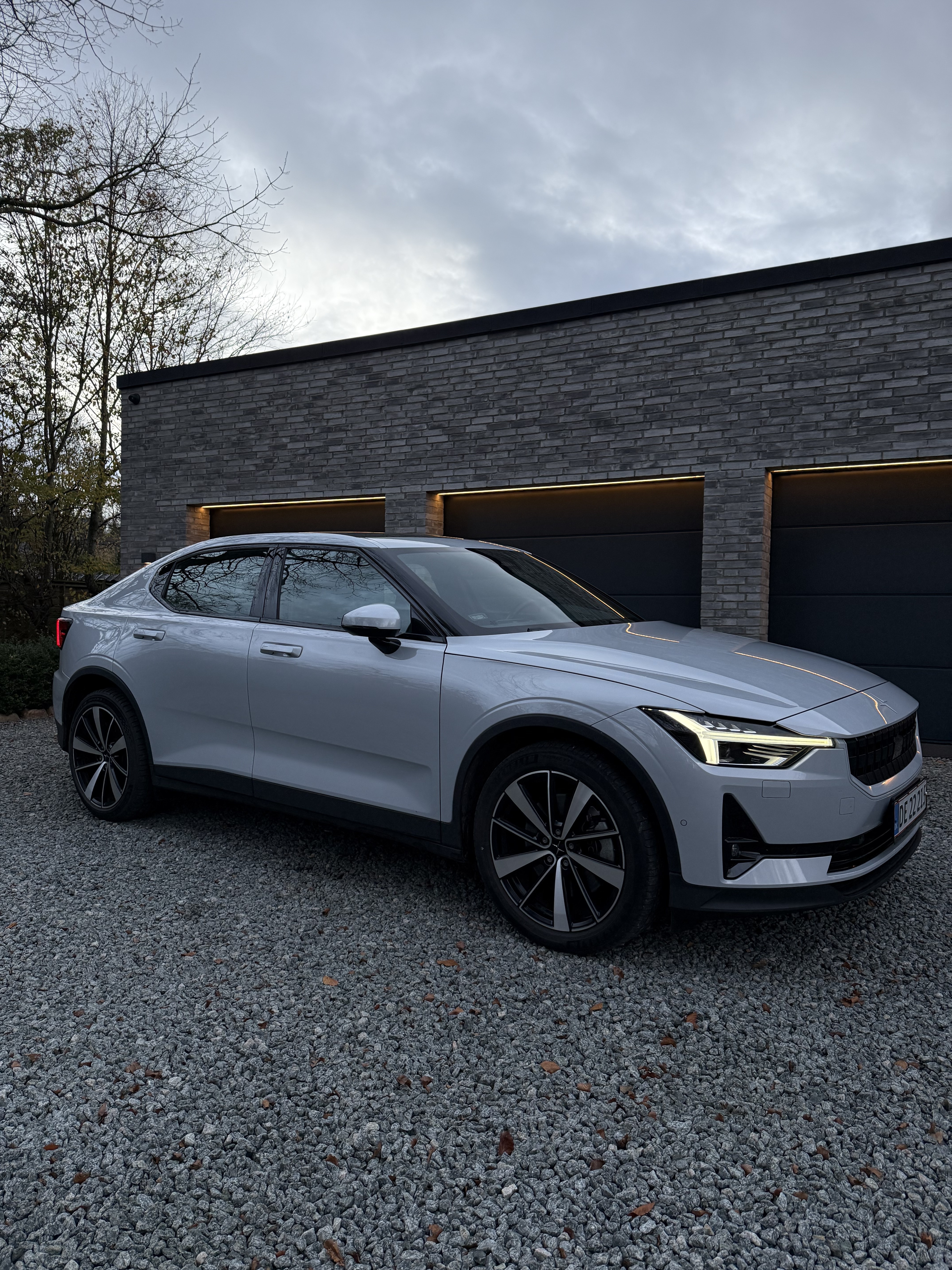 Grå Polestar 2 fra 2021