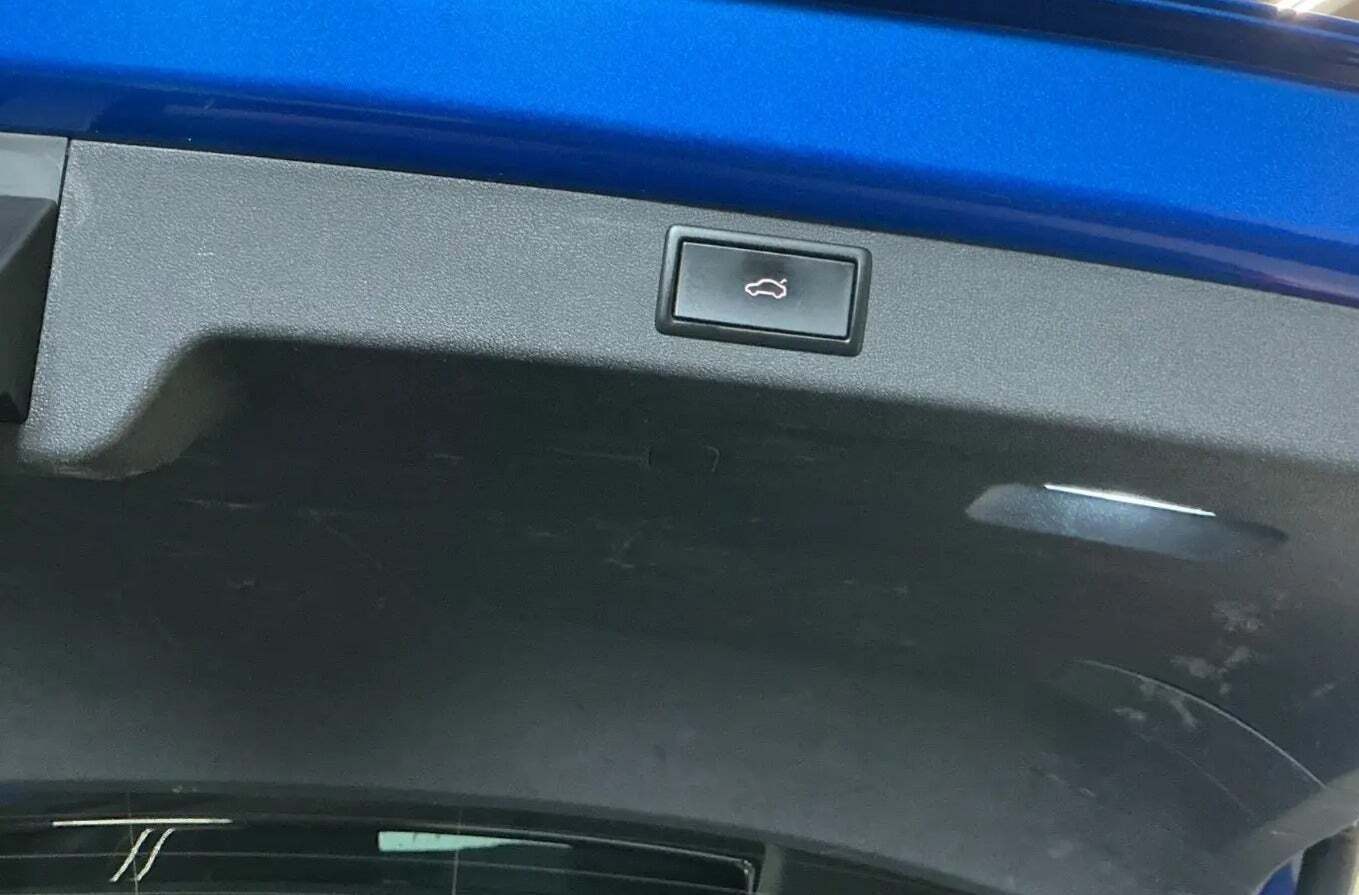 Blå Skoda Enyaq fra 2023