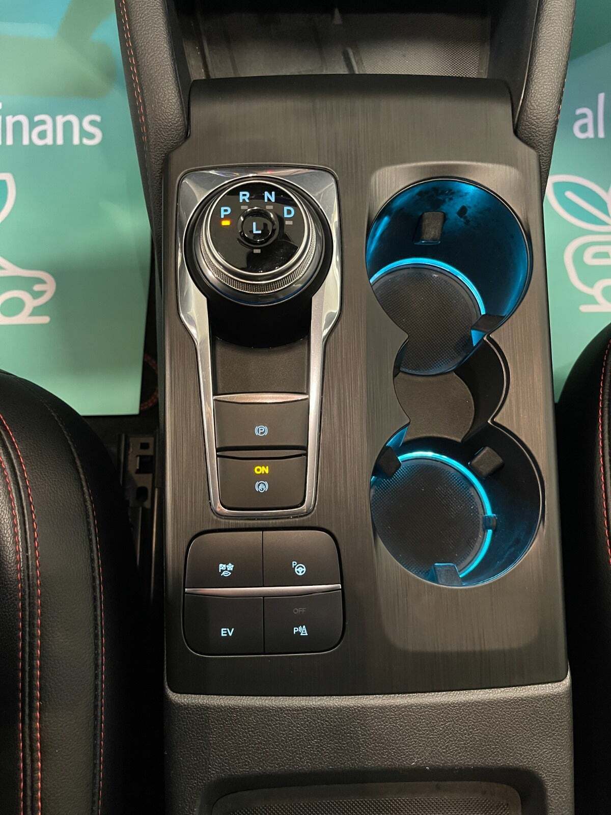 Ford Kuga 2,5 PHEV ST-Line X CVT