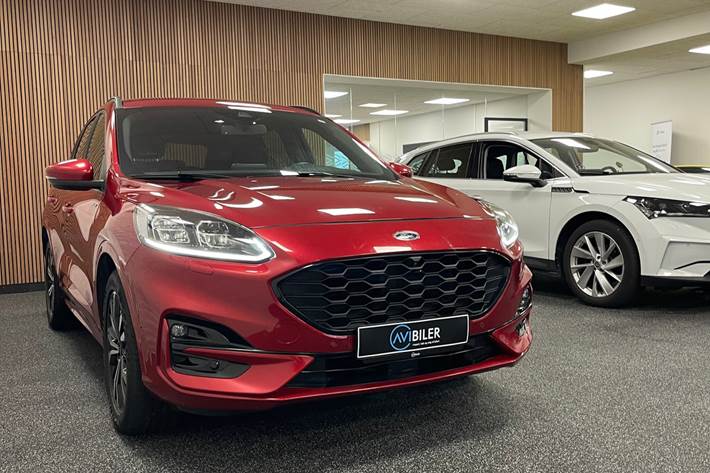 Rød Ford Kuga fra 2020