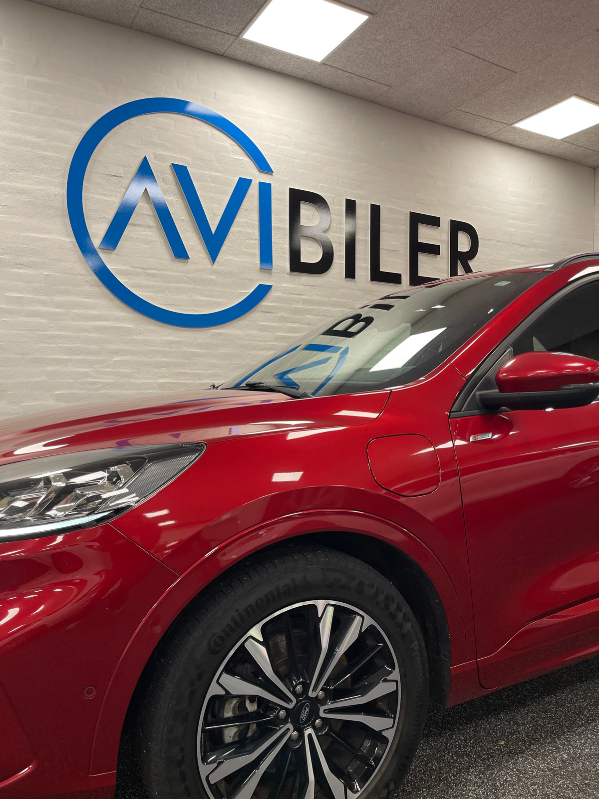 Rød Ford Kuga fra 2020