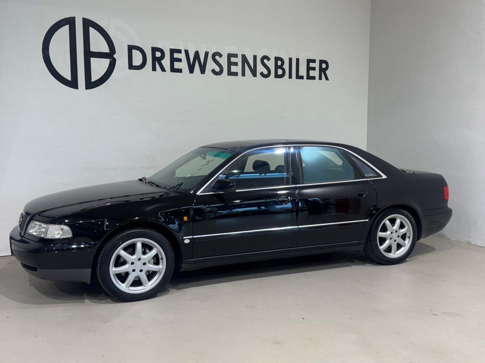 Audi A8 3,7 quattro aut.