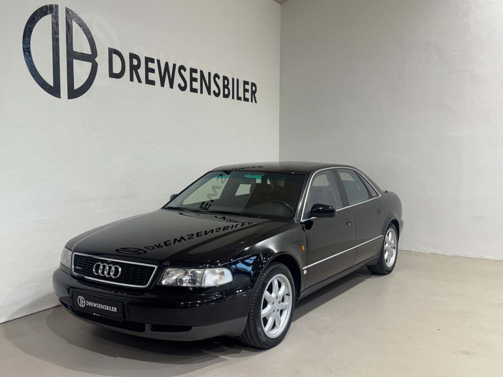 Audi A8 3,7 quattro aut.