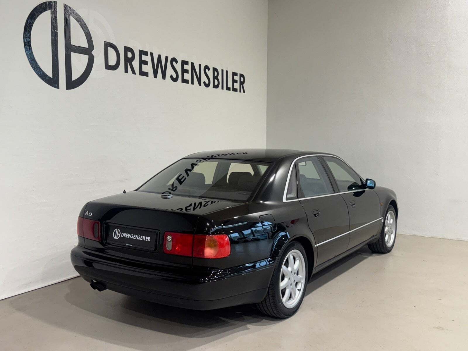 Audi A8 3,7 quattro aut.