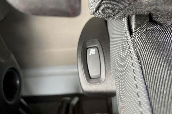 Hvid Renault Master IV T35 fra 2021 set indefra