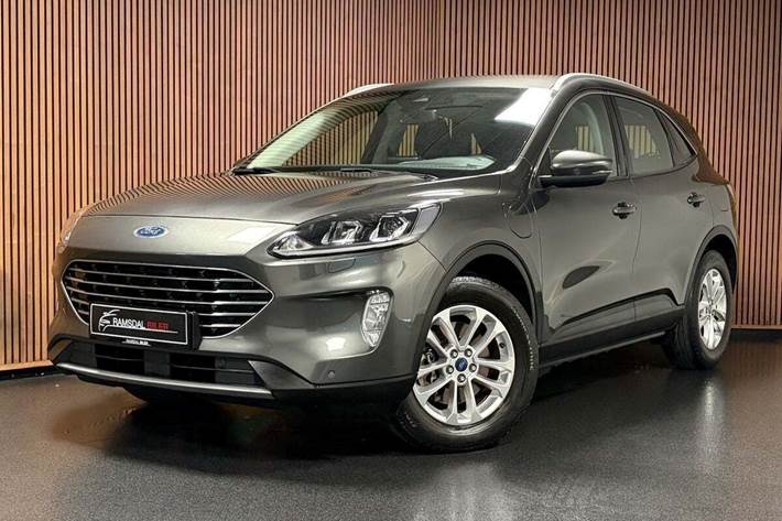 Grå Ford Kuga fra 2021 set udefra