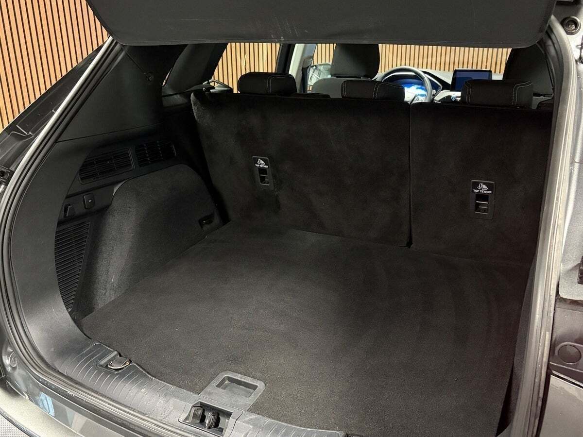 Grå Ford Kuga fra 2021