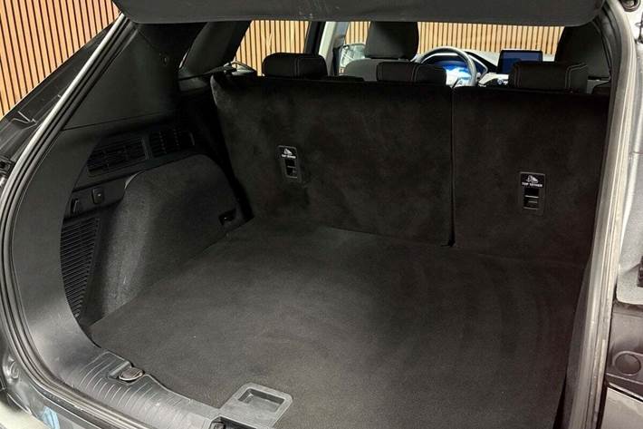 Grå Ford Kuga fra 2021