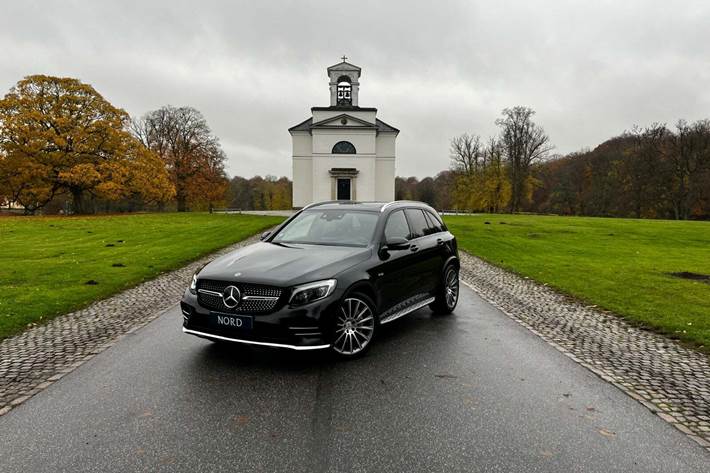 Sort Mercedes GLC43 fra 2019 set udefra