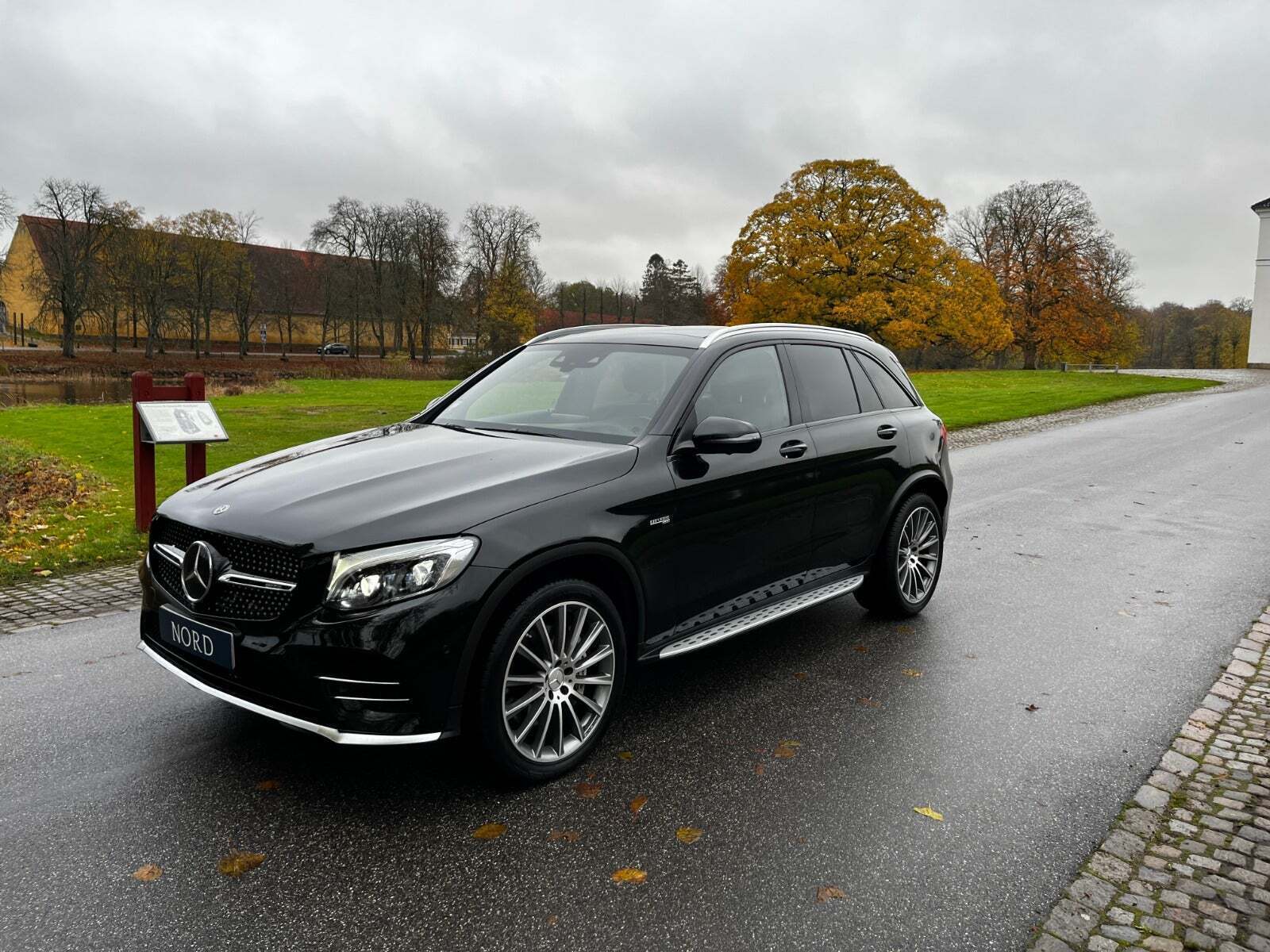 Sort Mercedes GLC43 fra 2019