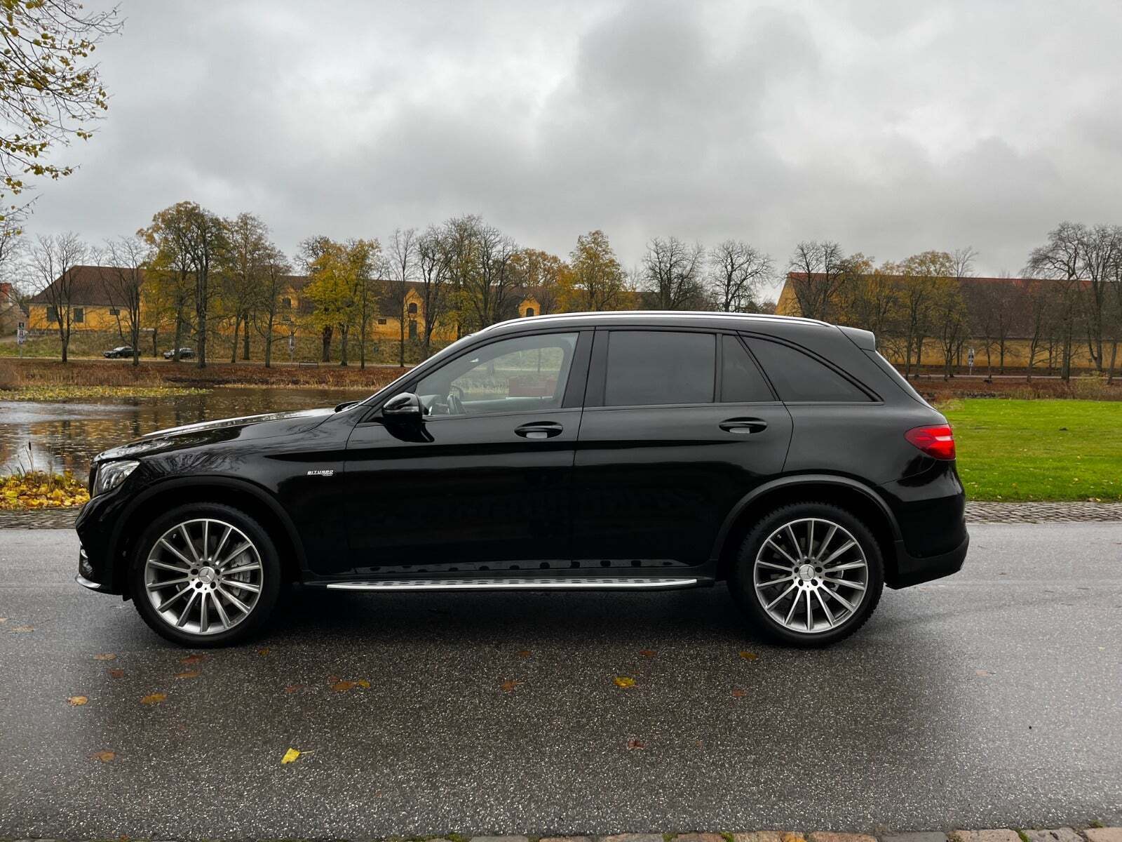 Sort Mercedes GLC43 fra 2019