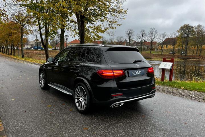 Sort Mercedes GLC43 fra 2019