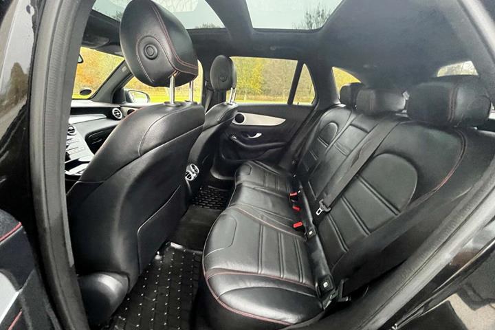 Sort Mercedes GLC43 fra 2019