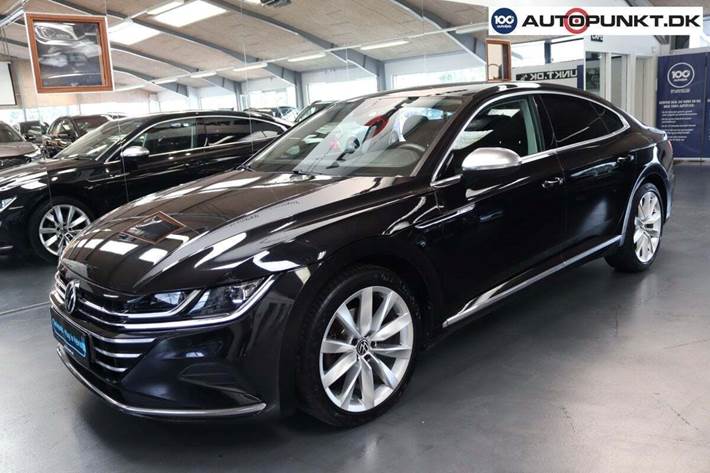 Sort VW Arteon fra 2021 set udefra