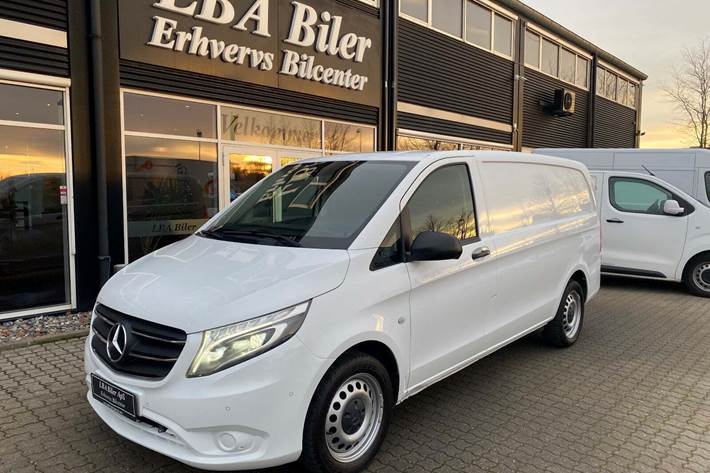 Hvid Mercedes Vito 119 fra 2021