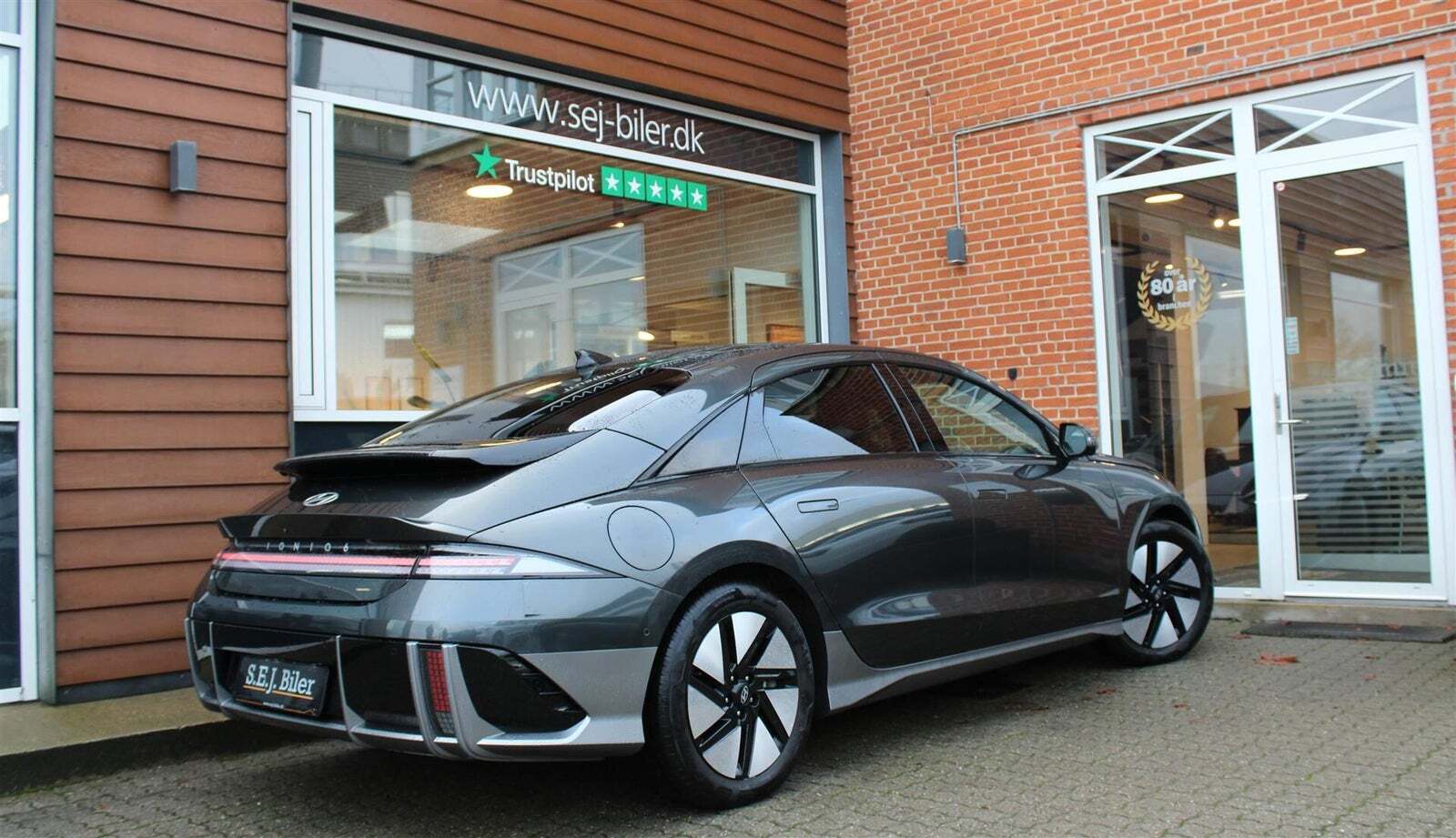 Grå Hyundai Ioniq 6 fra 2023