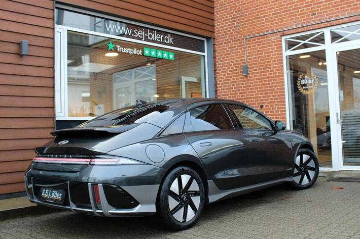 Grå Hyundai Ioniq 6 fra 2023