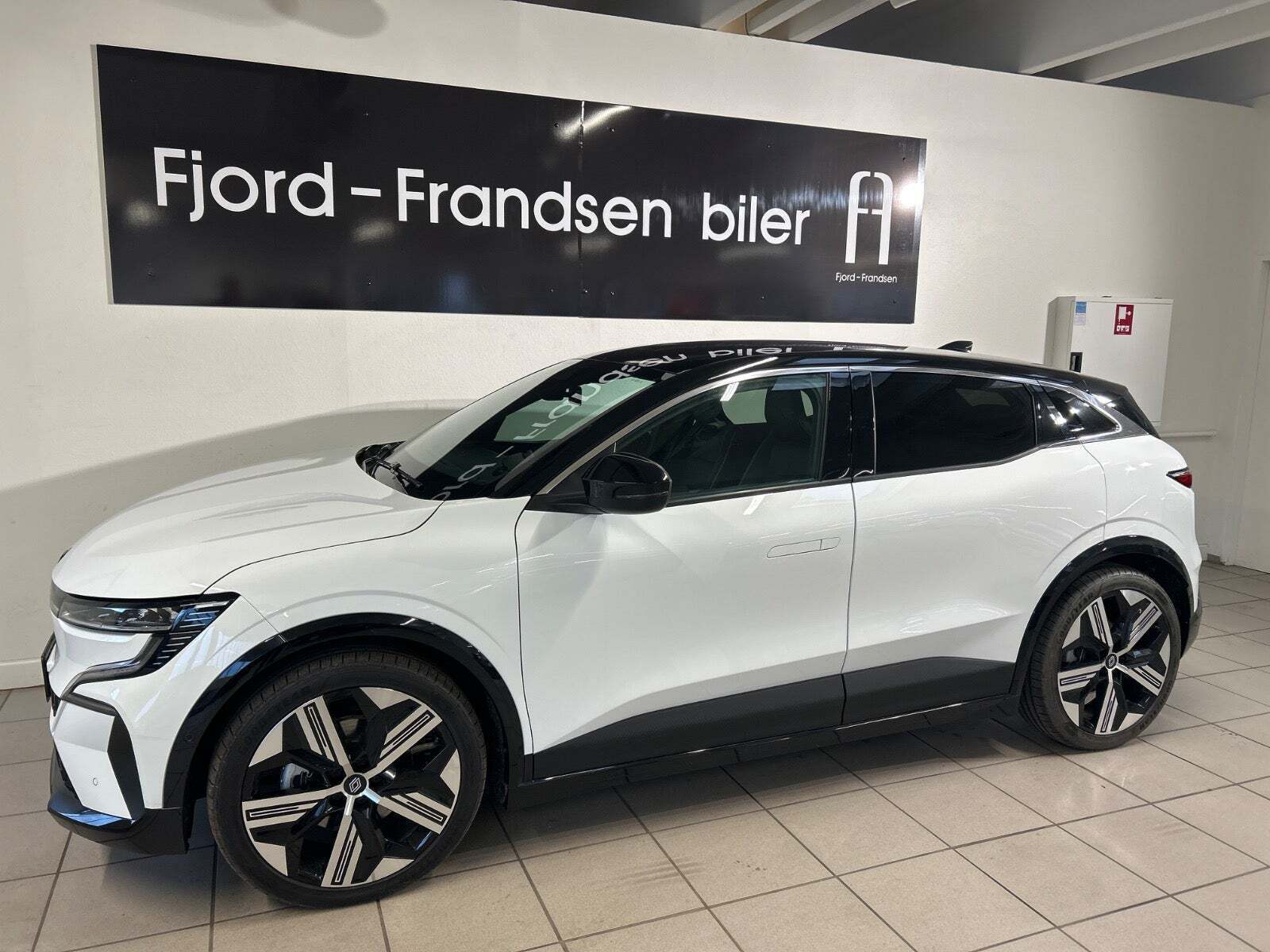 Hvid Renault Megane E-Tech fra 2025