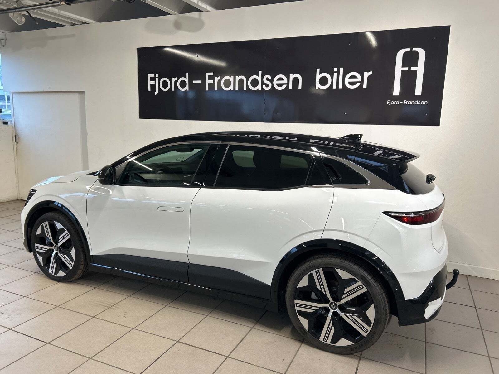 Hvid Renault Megane E-Tech fra 2025