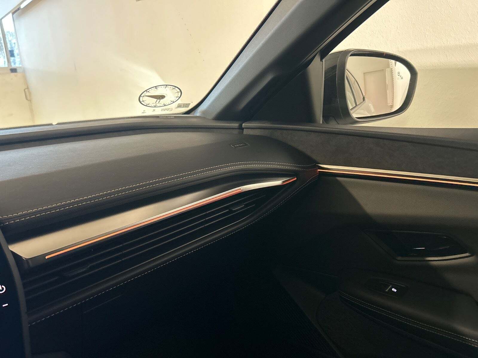 Hvid Renault Megane E-Tech fra 2025