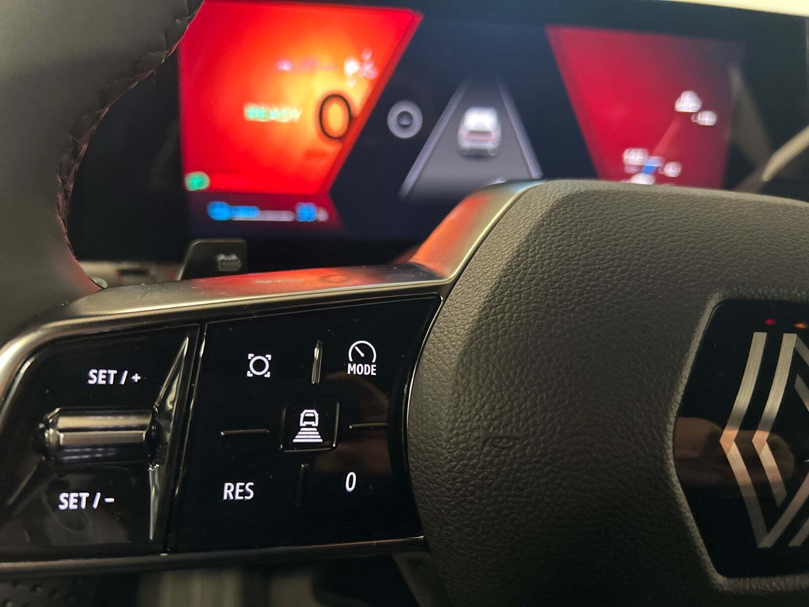Hvid Renault Megane E-Tech fra 2025