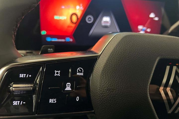 Hvid Renault Megane E-Tech fra 2025