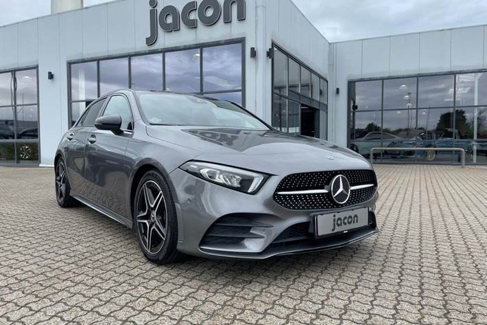 Grå Mercedes A200 fra 2019 set udefra