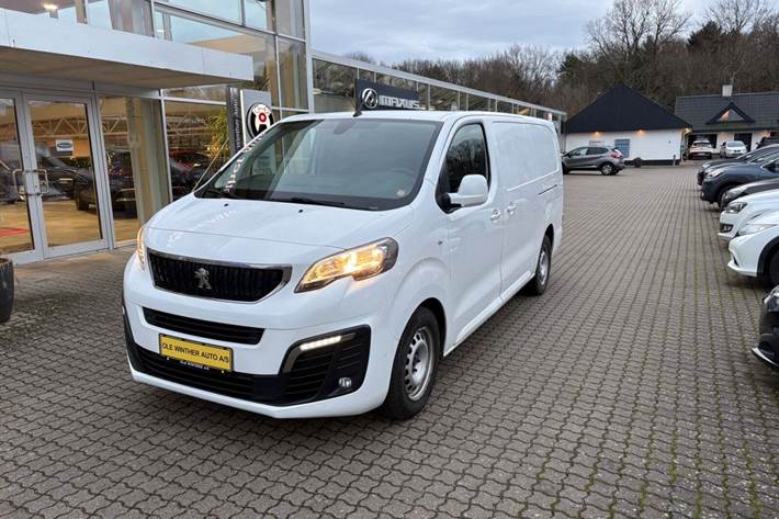 Hvid Peugeot Expert fra 2017 set udefra