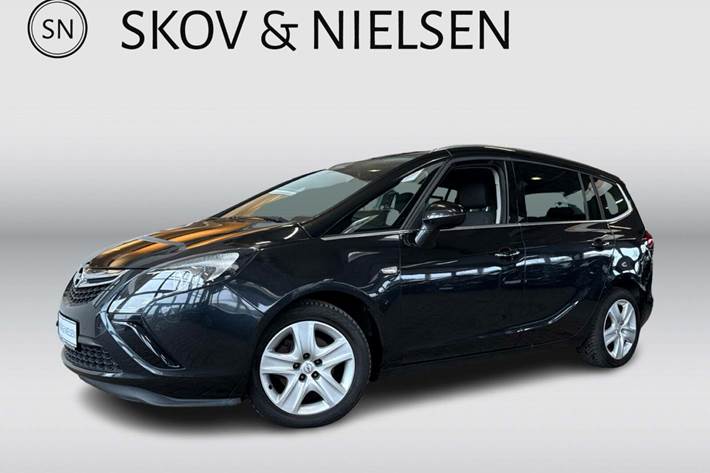 Sort Opel Zafira Tourer fra 2015