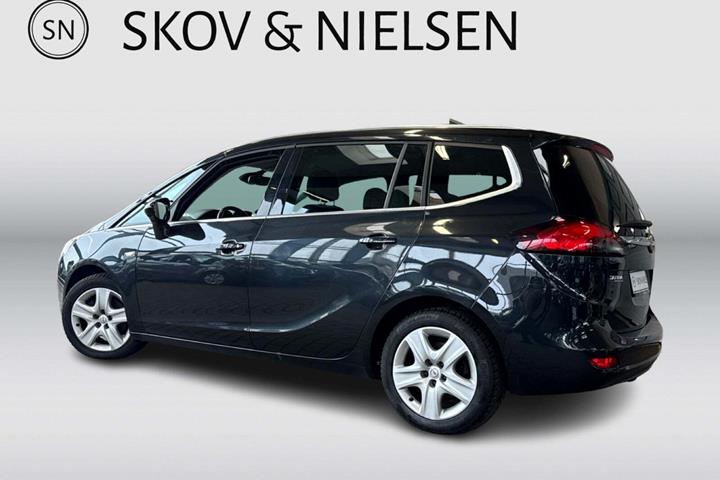 Sort Opel Zafira Tourer fra 2015
