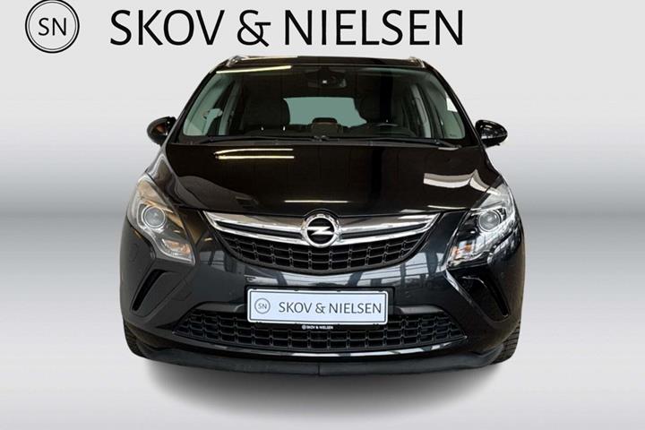 Sort Opel Zafira Tourer fra 2015