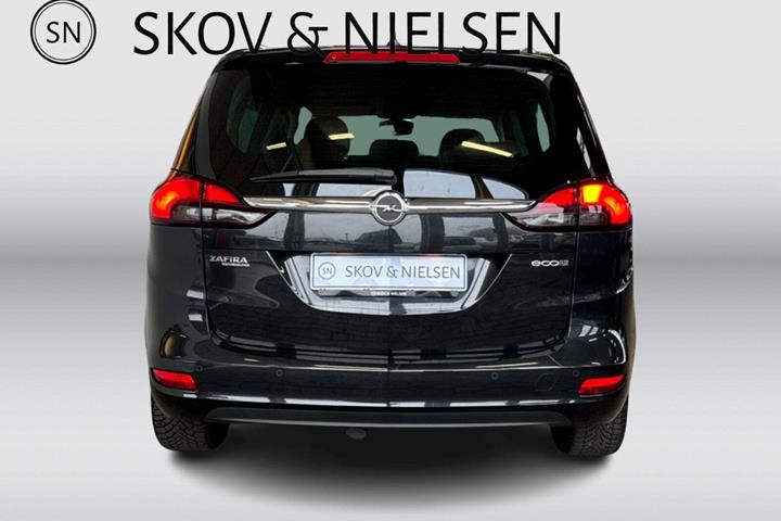 Sort Opel Zafira Tourer fra 2015