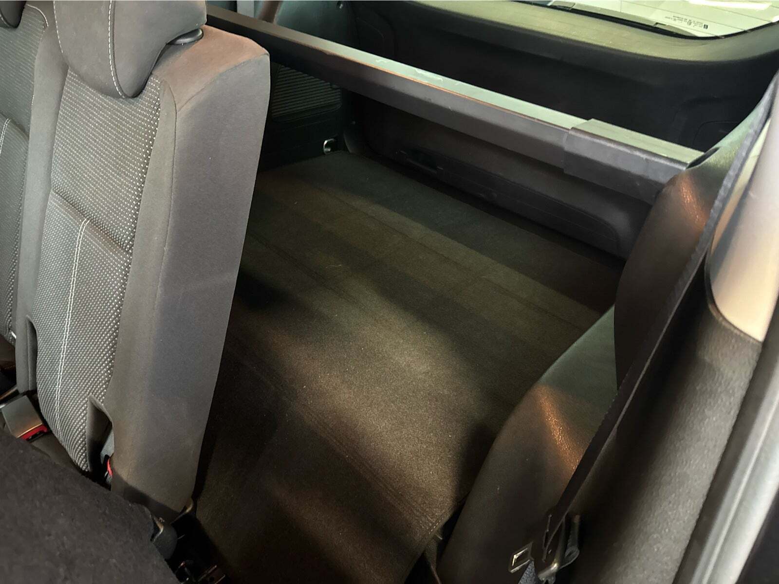 Sort Opel Zafira Tourer fra 2015