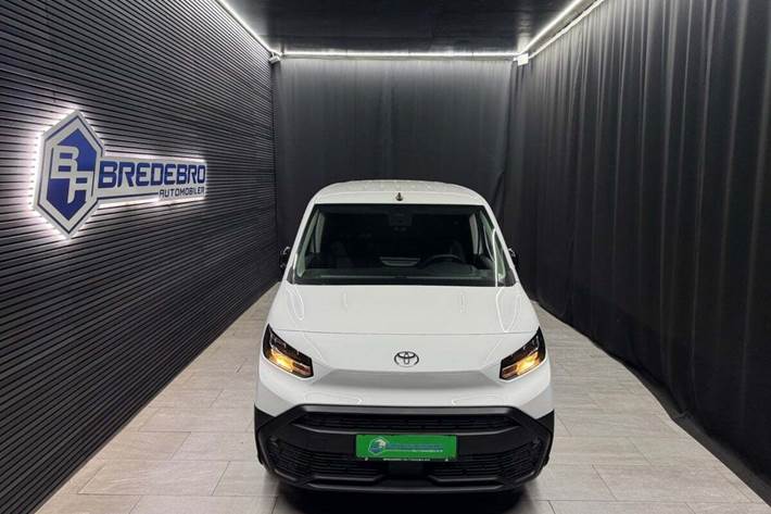 Hvid Toyota ProAce City fra 2025