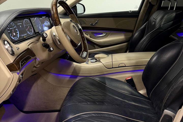 Blå Mercedes S350 fra 2014