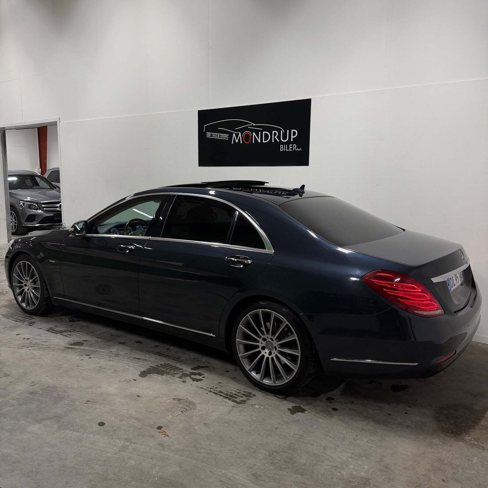 Blå Mercedes S350 fra 2014