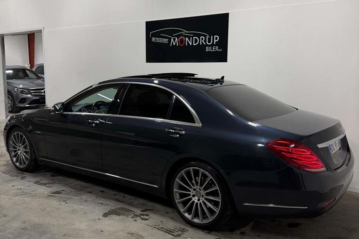 Blå Mercedes S350 fra 2014