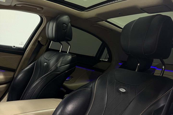 Blå Mercedes S350 fra 2014