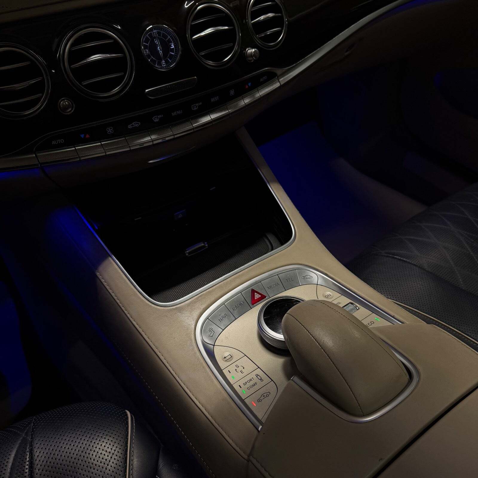 Blå Mercedes S350 fra 2014