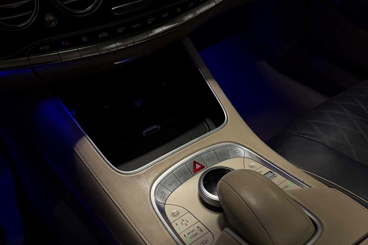 Blå Mercedes S350 fra 2014