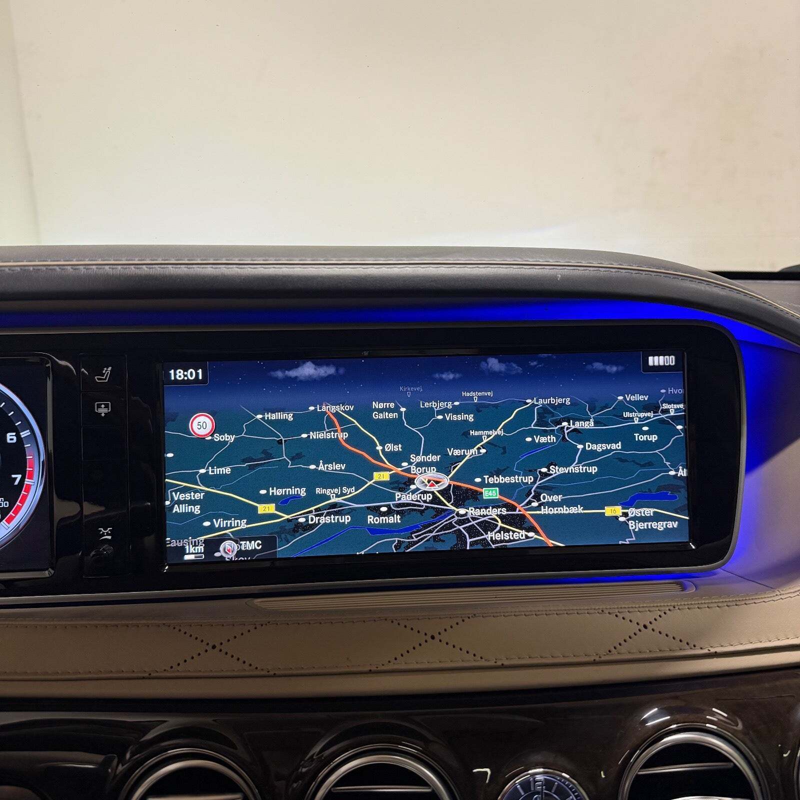 Blå Mercedes S350 fra 2014