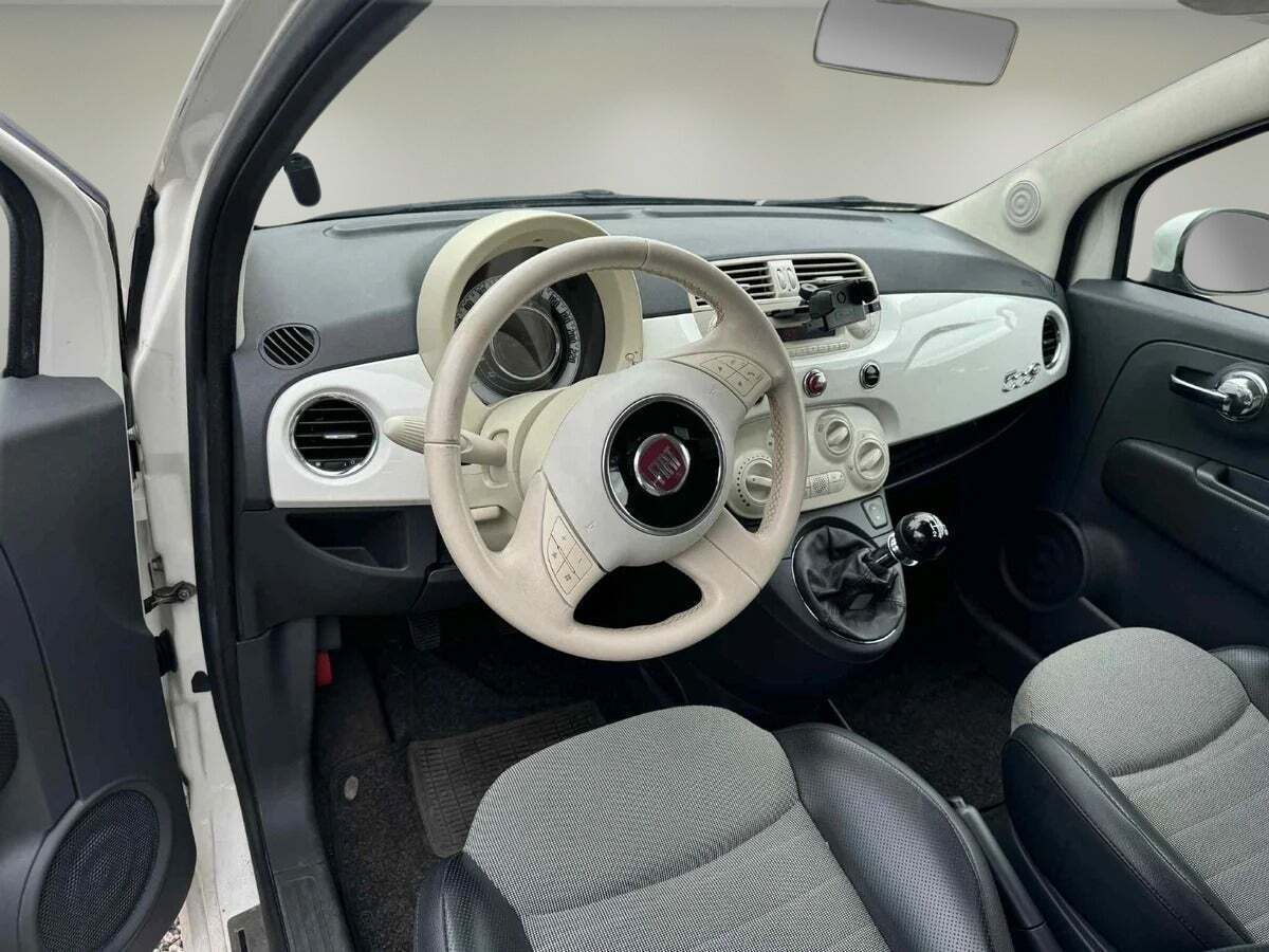 Beige Fiat 500C fra 2011