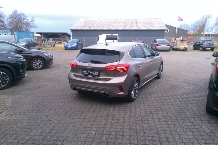 Orange Ford Focus fra 2019